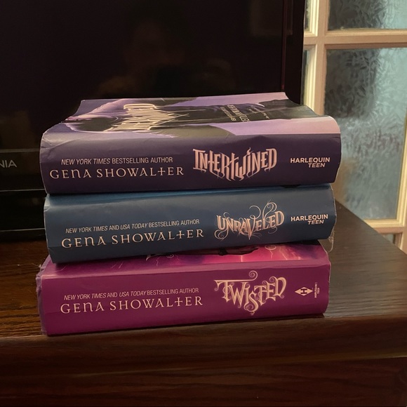 Gena showwalker - Picture 2 of 2